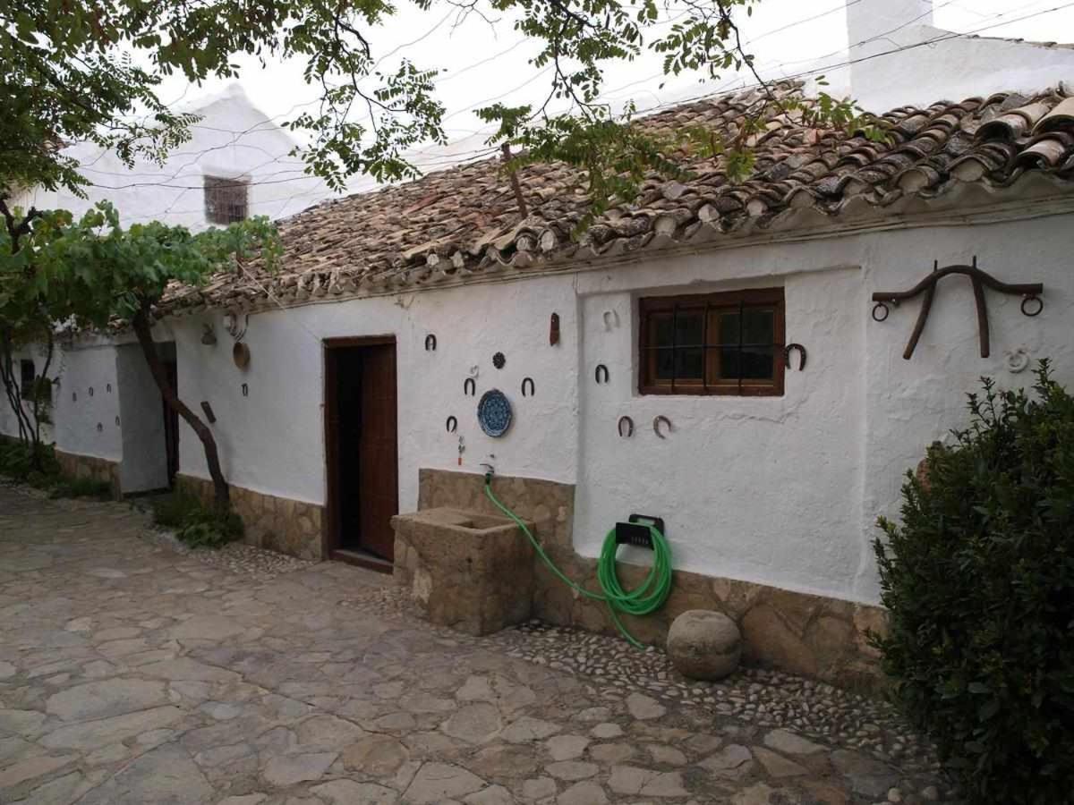 Cortijo La Gineta Guest House Alcala La Real Exterior photo